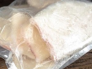 China acha amostra viva de coronavírus em embalagens de bacalhau congelado