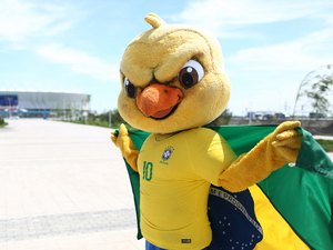 Canarinho Pistola é expulso de hotel e rouba cena em chegada do Brasil