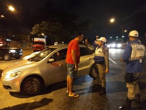 Lei Seca prende dois motoristas embriagados e flagra outros três inabilitados