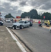Colisão em cruzamento causa transtornos no bairro Novo Horizonte, em Arapiraca