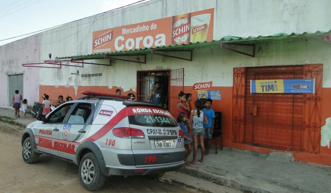 Clientes e funcionários de mercadinho passam tarde de terror em Arapiraca
