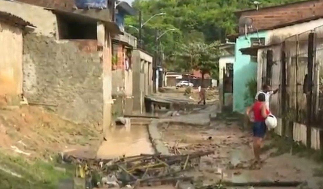 Moradores da Grota do Rafael enfrentam enxurrada e casas alagadas após chuvas