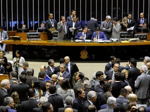 Congresso aprova LDO com controle sobre incentivo fiscal, mas admite reajuste a servidor