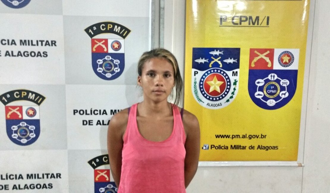 Mulher é presa com cocaína escondida dentro da bolsa do filho no interior