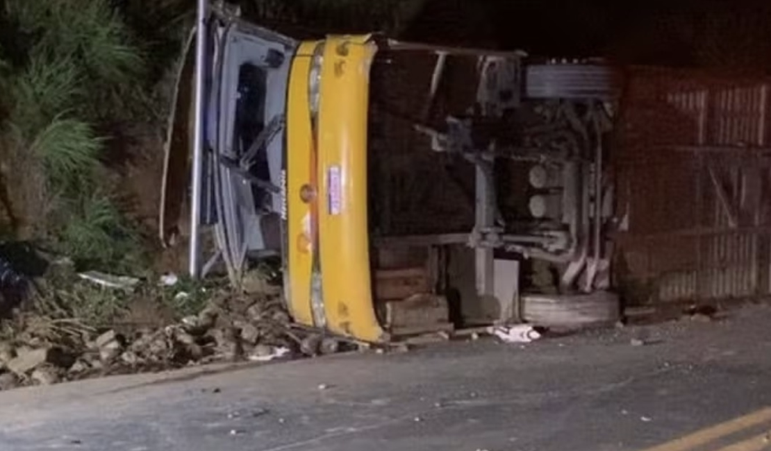Ônibus que saiu de Arapiraca se envolve em grave acidente em Minas Gerais e deixa cinco mortos