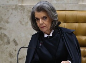 Cármen Lúcia diz que desinformação nas eleições é 'cabresto digital'