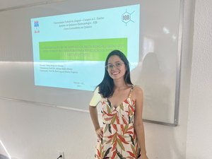 Família aluga van para assistir à defesa de TCC de aluna da Ufal