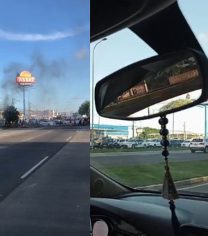 [Vídeo] Em novo protesto, pais de alunos da rede municipal de Maceió bloqueiam trecho de avenida, no Tabuleiro