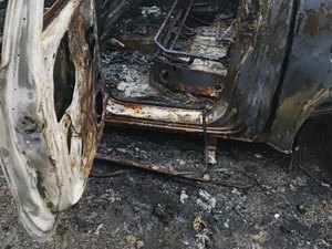 Corpo carbonizado em caminhonete era de homem com prótese na perna; polícia investiga
