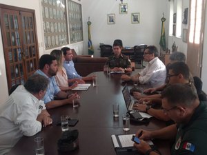 Prefeitura e Exército discutem implantação de ponto de coleta de lixo no Centro de Maceió 