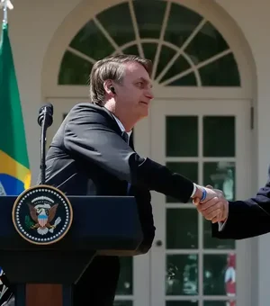 Trump volta a defender Bolsonaro nas redes sociais: 'Caça às bruxas!!!'