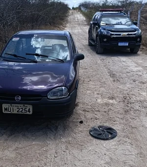 Carro furtado é recuperado em estrada vicinal em Delmiro Gouveia