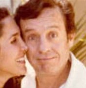 Florinda Meza homenageia Bolaños nos 5 anos de morte do marido