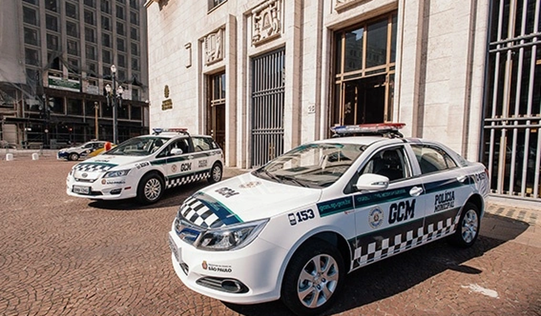 Prefeitura de São Paulo põe mil GCMs nas escolas e apreende 4 armas brancas em uma semana