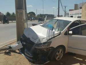 Motorista tenta desviar motocicleta, perde o controle do carro e causa acidente na AL-220