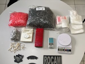 Trio é preso com drogas e mandados em aberto durante ação da Polícia Militar em Arapiraca