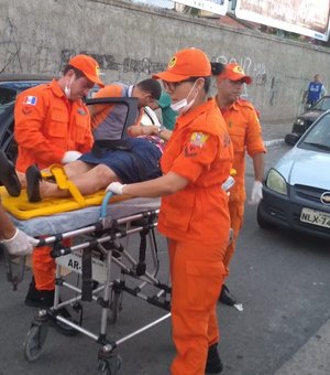 Colisão entre carro e moto deixa um ferido no Jaraguá, em Maceió