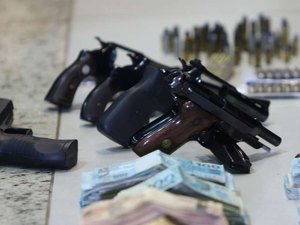 Mulher de João de Deus também pode ser indiciada por crimes