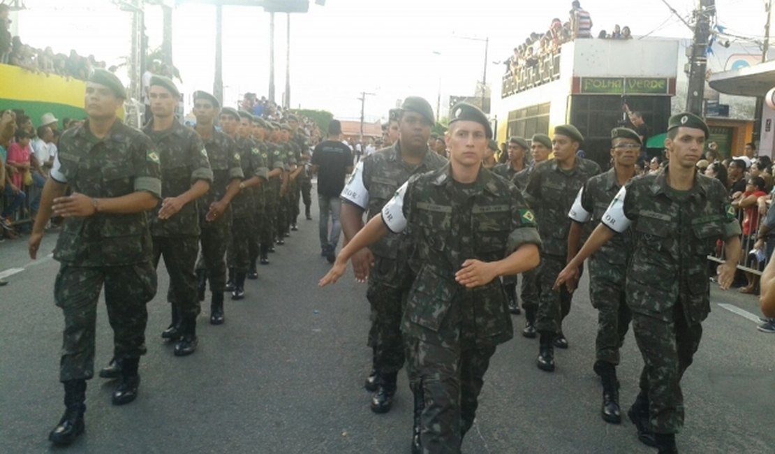 Desfile encerra festejos pelos 91 anos de emancipação política de Arapiraca