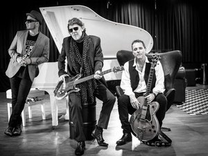 Titãs cantam seus 40 anos de carreira em show acústico em Maceió