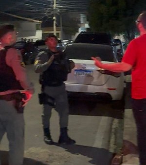 Advogado Petista é conduzido à delegacia após PM encontrar arma em bar de Arapiraca