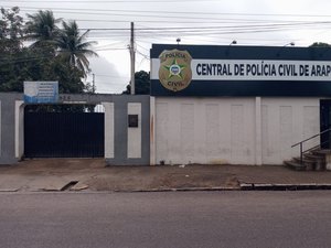 Jovem é detido por populares após ser flagrado forçando a porta de residências, em Arapiraca