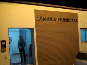 Vereadores de cidade sertaneja revogam aumento de 140% de seus próprios salários