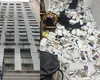 'Avalanche' de iPhone: PF faz ação em prédio com 12 andares de mercadorias