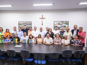 Prefeitura de Arapiraca homenageia mais 22 personalidades que construíram o desenvolvimento do município