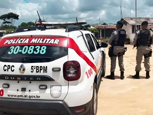 Homem é baleado por dupla armada após abrir porta de casa em Maceió