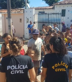 Natal: policiais civis distribuem brinquedos para crianças na Capital