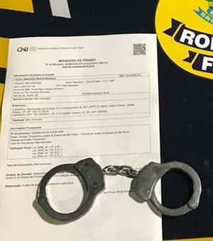 Foragido da Justiça por roubo é preso pela PRF com quase R$ 4 mil