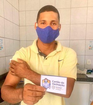Matriz de Camaragibe vacina pessoas de 42 anos contra covid-19