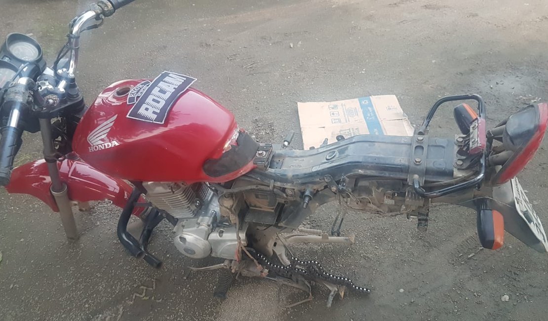 Carcaça de motocicleta roubada é recuperada em Arapiraca