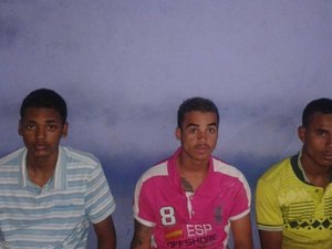 Polícia prende três jovens de Maceió que estavam roubando motos em Arapiraca