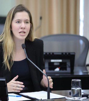 Cibele Moura defende mudança no sistema de proteção às mulheres e destaca lei de sua autoria