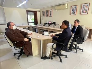 Comitiva de Palmeira se reúne com guardião do convento de São Félix em Recife