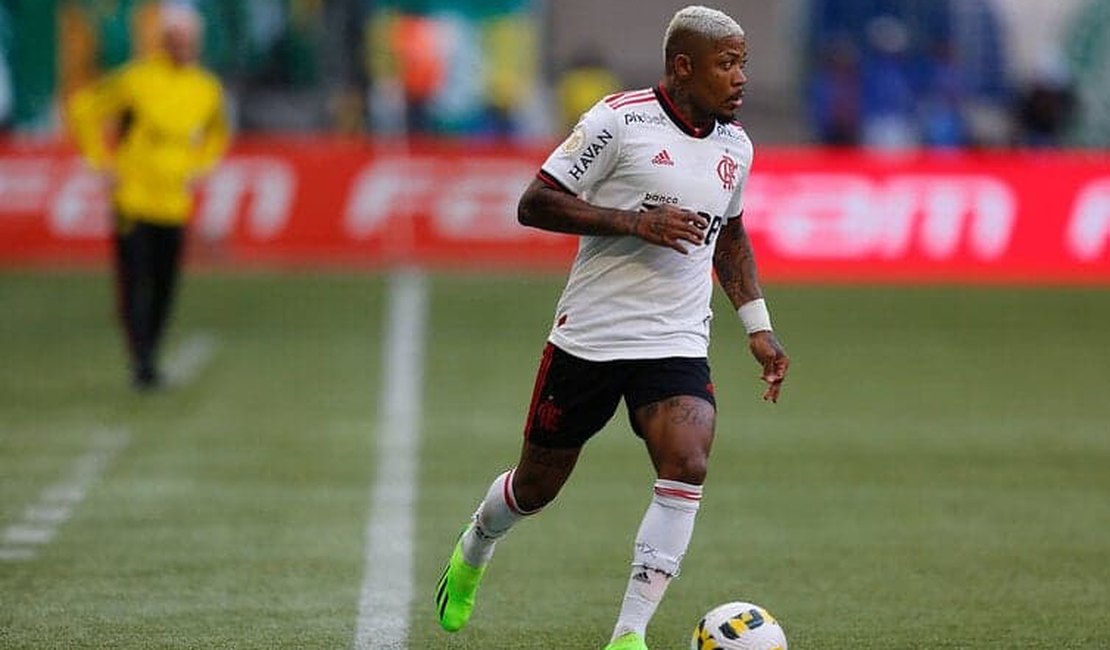 Advogada de Marinho notifica Flamengo e pede reintegração imediata do jogador