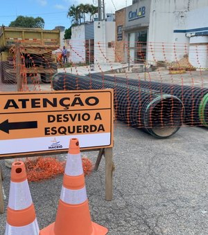 Obras para melhoraria de drenagem ocorrem em rua do bairro Farol, em Maceió