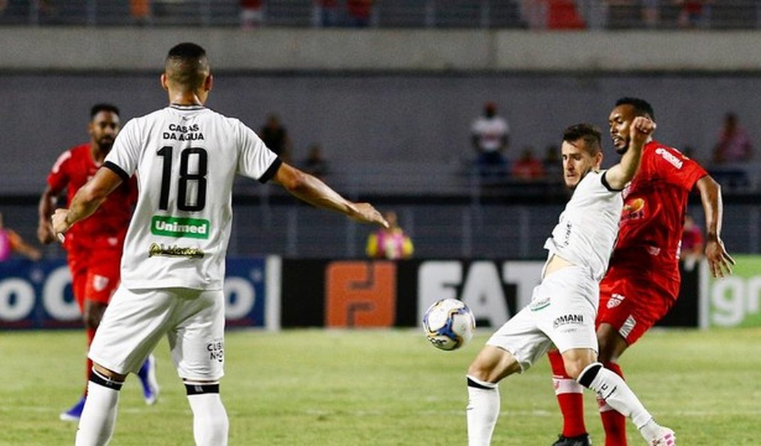 Torcida invade treino do Figueirense para cobrar atletas