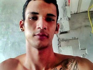 Criminosos armados executam jovem na saída de academia em Jequiá da Praia