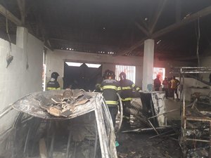 Lava Jato fica completamente destruído após ser atingido por incêndio em Rio Largo