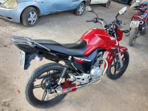 Inabilitado, homem tem moto apreendida após praticar direção perigosa