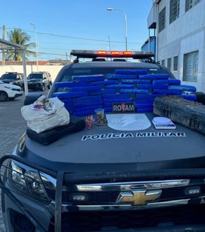 Polícia apreende mais de 30 kg de maconha enterrados em casa abandonada, em Maceió