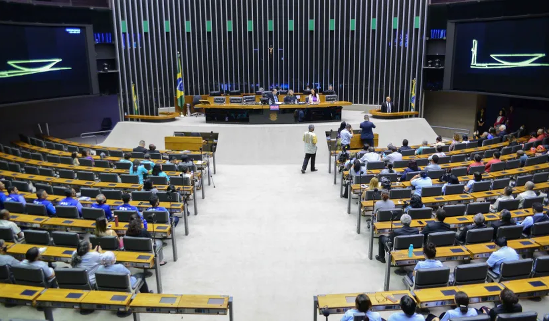 PL e PT disputam comando de comissão que acompanha despesas do governo na Câmara