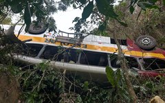 Ônibus cai de ribanceira e deixa mortos na Serra da Barriga, em União dos Palmares