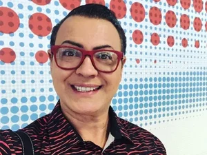 [Vídeo] Ex-BBB vira recepcionista de idosos em aeroporto de São Paulo