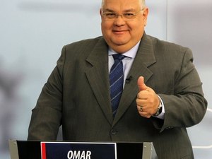 Omar demonstra equilíbrio durante debate na TV