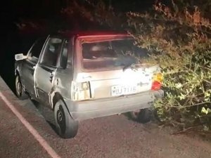 Corpo com marcas de tiros encontrado dentro de carro em Delmiro Gouveia permanece no IML de Arapiraca