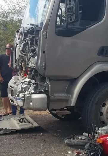 Motociclista morre em grave acidente com caminhão na AL-145, no Sertão